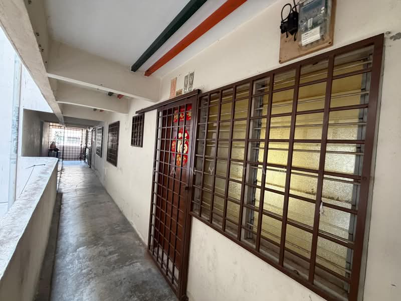 Flat for Rent at Desa Satu - Tiffany Tan - Corridor - PropertyGuru.com.my