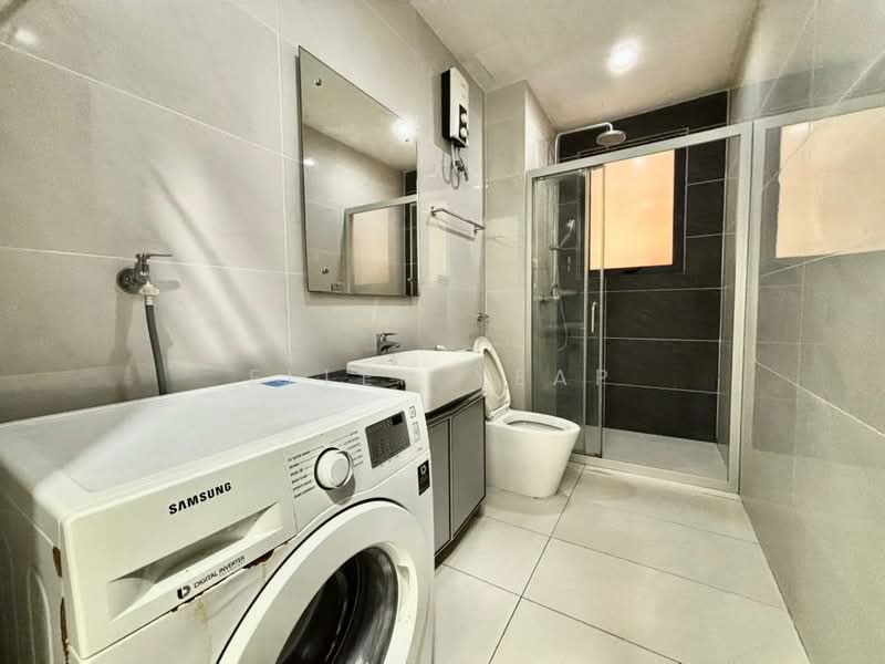 Condominium for Rent at Bay Point @ Country Garden Danga Bay - Ellen Yeap - Bathroom - PropertyGuru.com.my