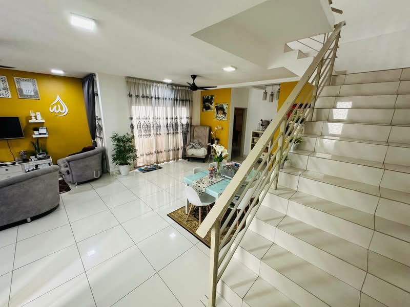 Rumah Teres untuk Dijual di Semenyih (Selangor) - Ustazah Aina - Living Room - PropertyGuru.com.my