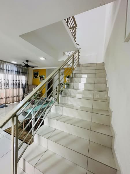 Rumah Teres untuk Dijual di Semenyih (Selangor) - Ustazah Aina - Living Room - PropertyGuru.com.my