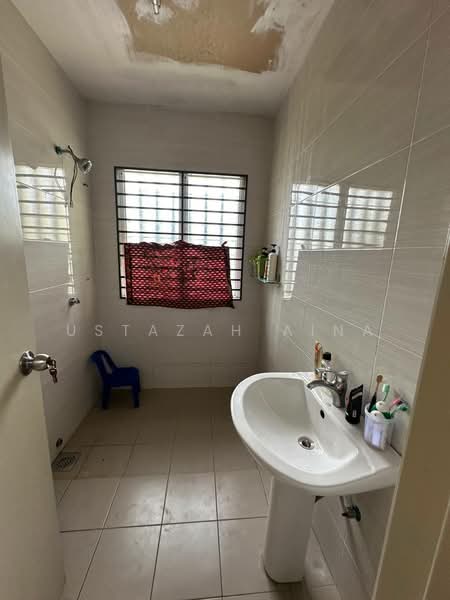 Rumah Teres untuk Dijual di Semenyih (Selangor) - Ustazah Aina - Bathroom - PropertyGuru.com.my