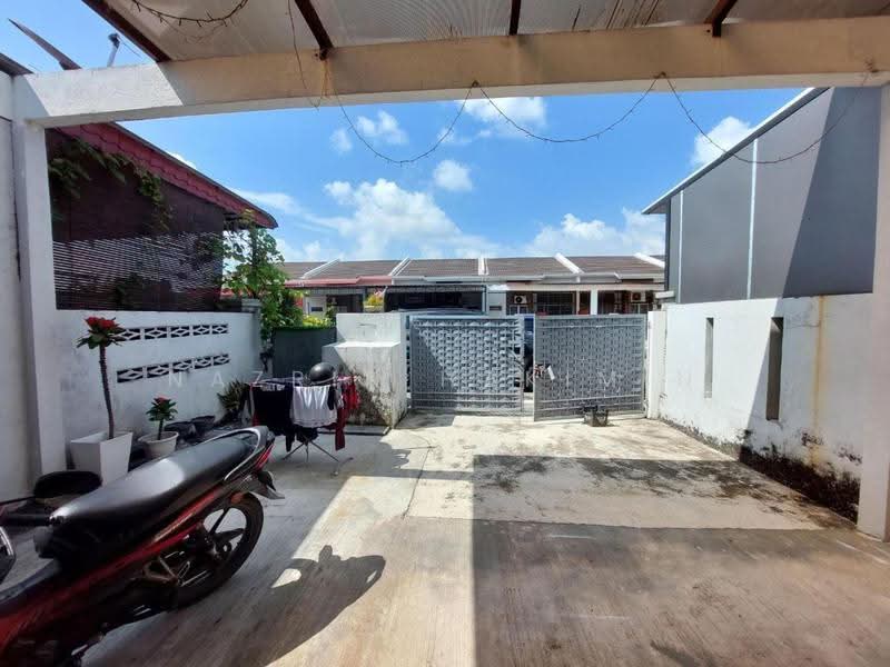 Rumah Teres 1-Tingkat untuk Dijual di Seksyen 30 (Shah Alam) - Nazrin Hakimin - Exterior - PropertyGuru.com.my