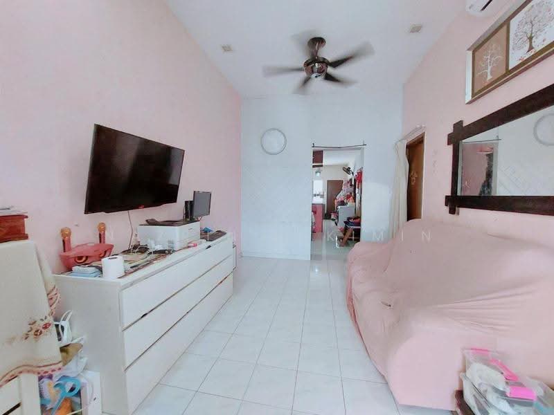 Rumah Teres 1-Tingkat untuk Dijual di Seksyen 30 (Shah Alam) - Nazrin Hakimin - Living Room - PropertyGuru.com.my