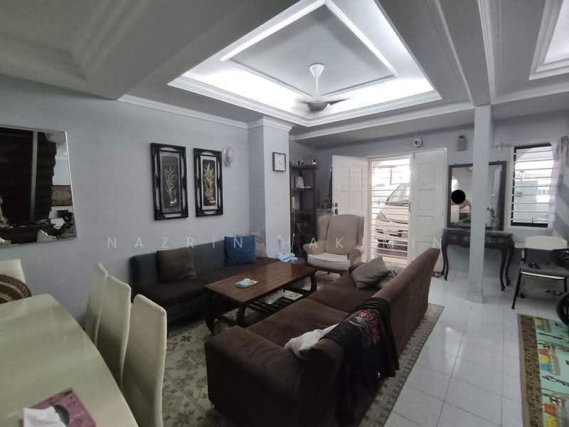 2-storey Terraced House for Sale in Seksyen 25 (Shah Alam) - Nazrin Hakimin - Living Room - PropertyGuru.com.my