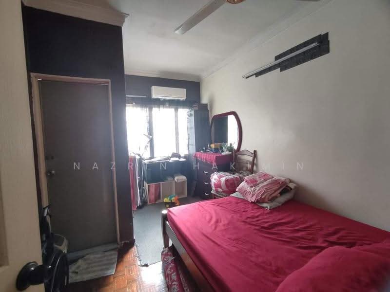 2-storey Terraced House for Sale in Seksyen 25 (Shah Alam) - Nazrin Hakimin - Bedroom - PropertyGuru.com.my