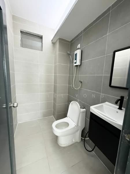 Apartment for Sale at Lake View Suites - Daniel Yong - Bathroom - PropertyGuru.com.my