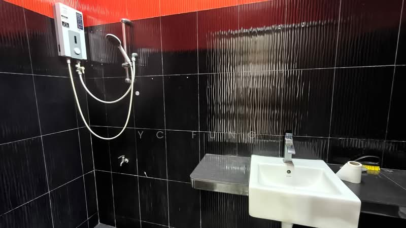 1-storey Terraced House for Rent in Taman Mount Austin (Tebrau) - YC Fung - Bathroom - PropertyGuru.com.my