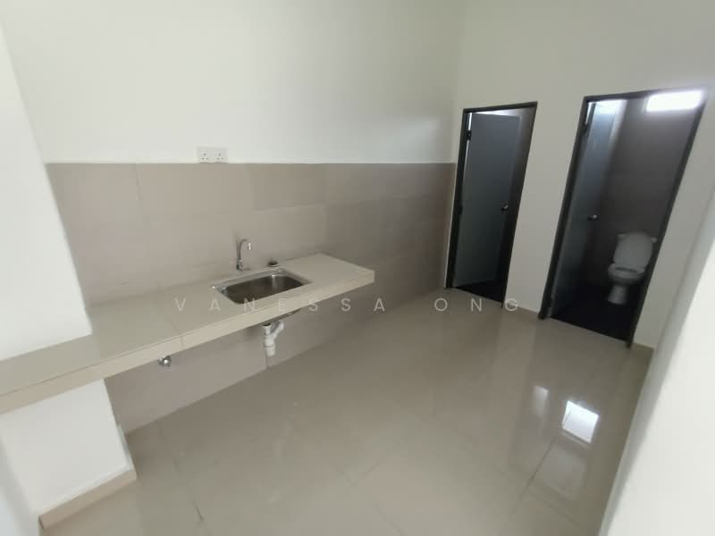Factory for Rent in Sungai Buloh (Selangor) - Vanessa Ong - Bathroom - PropertyGuru.com.my