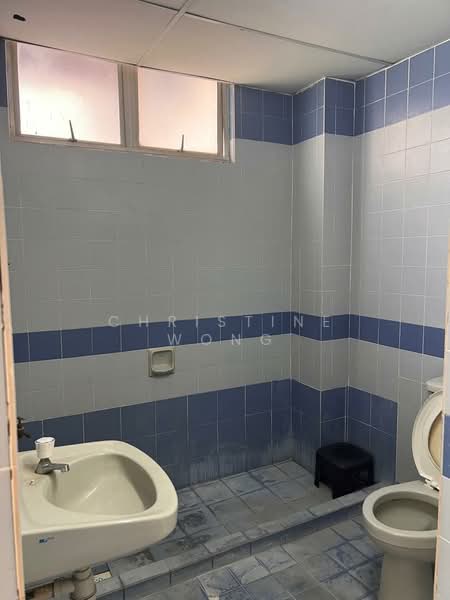 Kondominium untuk Disewa di Bukit OUG Condominiums - Christine Wong - Bathroom - PropertyGuru.com.my