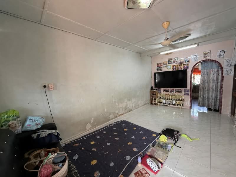 1-storey Terraced House for Sale in Taman Universiti (Skudai) - Jiin Chai Lee - Living Room - PropertyGuru.com.my