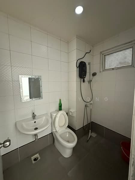 Service Residence for Sale at Seasons Amara Larkin - Daniel Yong - Bathroom - PropertyGuru.com.my