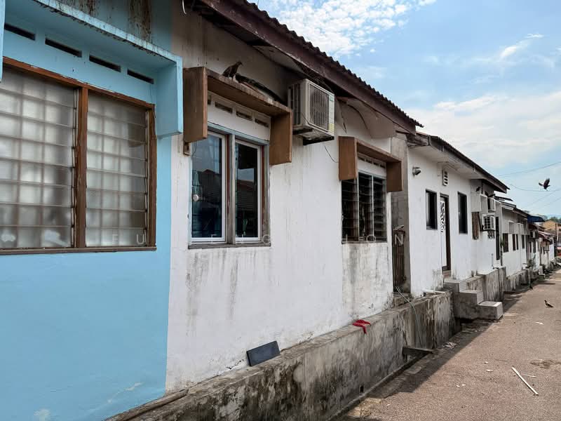 1-storey Terraced House for Sale in Taman Universiti (Skudai) - Fu Heng Chong - Exterior - PropertyGuru.com.my