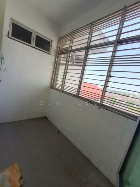 Pangsapuri untuk Dijual di Pangsapuri Sri Chempa - C.H. Lee - Balcony - PropertyGuru.com.my