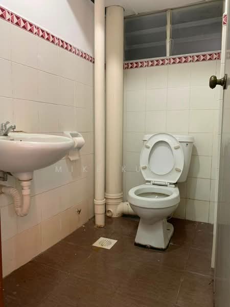 Pangsapuri untuk Disewa di Taman Kristal - Mike Kuar - Bathroom - PropertyGuru.com.my