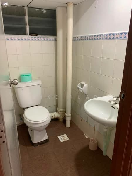 Pangsapuri untuk Disewa di Taman Kristal - Mike Kuar - Bathroom - PropertyGuru.com.my