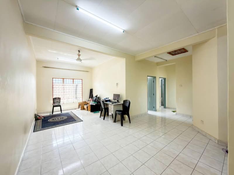 Pangsapuri untuk Dijual di Pangsapuri Seroja - Nazrin Hakimin - Living Room - PropertyGuru.com.my