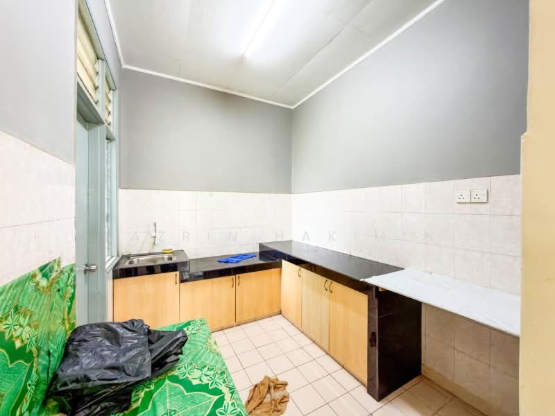 Pangsapuri untuk Dijual di Pangsapuri Seroja - Nazrin Hakimin - Kitchen - PropertyGuru.com.my