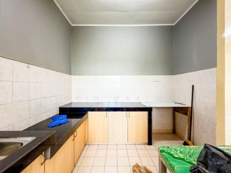 Pangsapuri untuk Dijual di Pangsapuri Seroja - Nazrin Hakimin - Kitchen - PropertyGuru.com.my
