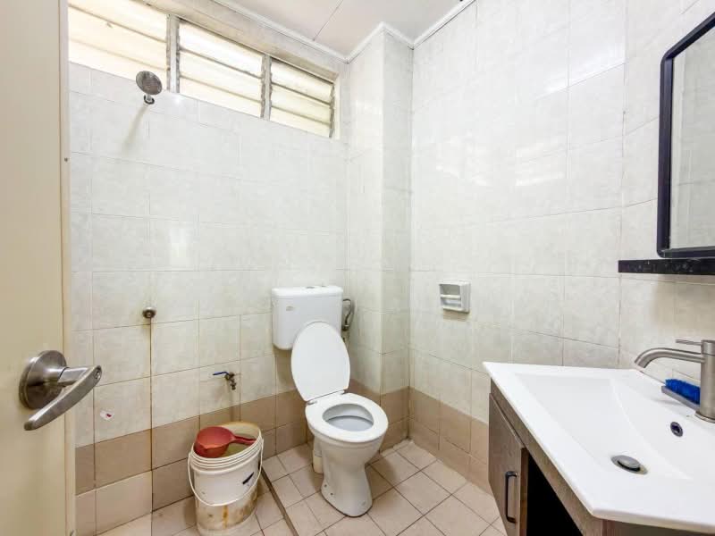 Pangsapuri untuk Dijual di Pangsapuri Seroja - Nazrin Hakimin - Bathroom - PropertyGuru.com.my