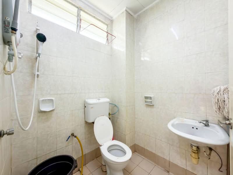 Pangsapuri untuk Dijual di Pangsapuri Seroja - Nazrin Hakimin - Bathroom - PropertyGuru.com.my