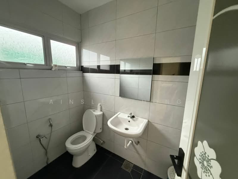 Shop / Office for Rent in Medan Istana (Ipoh) - Ainsley Thong - Bathroom - PropertyGuru.com.my