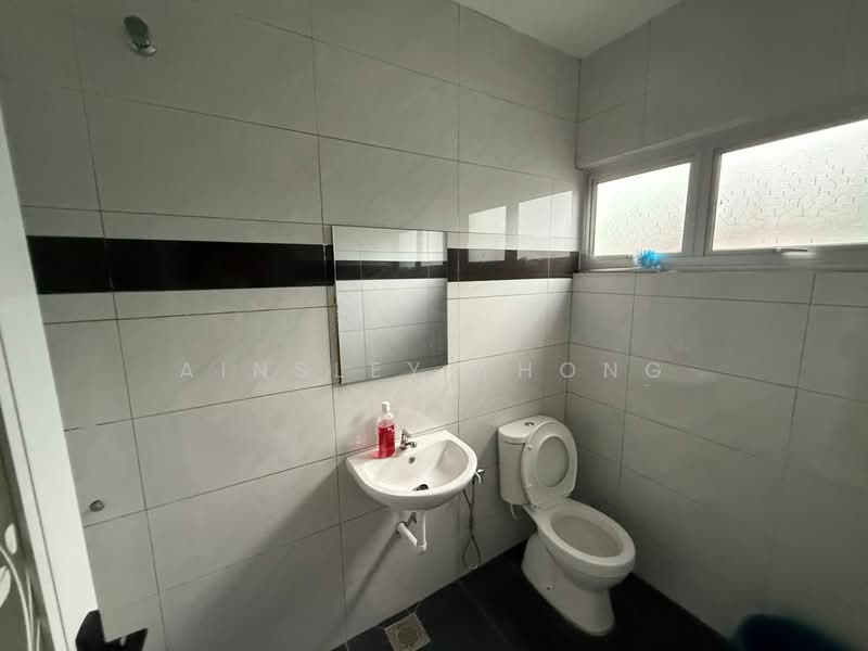 Shop / Office for Rent in Medan Istana (Ipoh) - Ainsley Thong - Bathroom - PropertyGuru.com.my