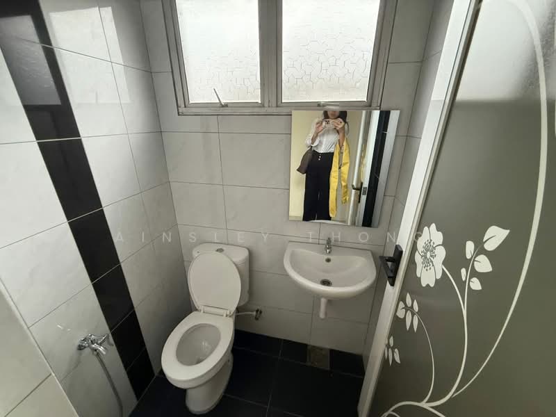 Shop / Office for Rent in Medan Istana (Ipoh) - Ainsley Thong - Bathroom - PropertyGuru.com.my