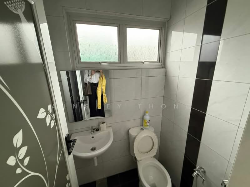 Shop / Office for Rent in Medan Istana (Ipoh) - Ainsley Thong - Bathroom - PropertyGuru.com.my