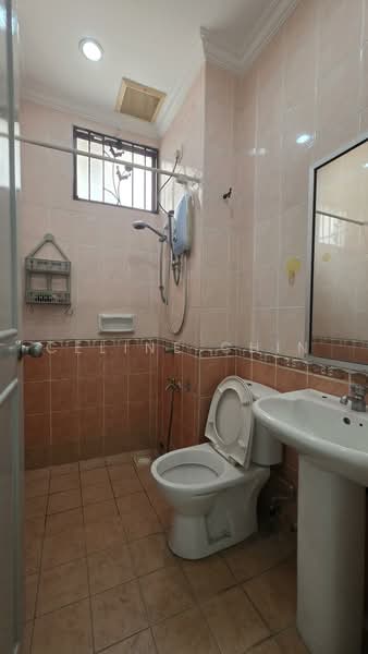 2-storey Terraced House for Rent in Ara Damansara (Selangor) - Celine Chin - Bathroom - PropertyGuru.com.my