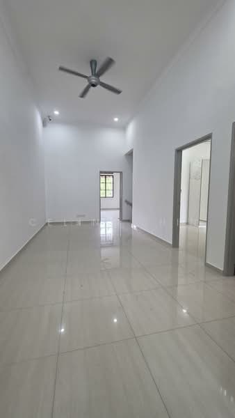 2-storey Terraced House for Rent in Ara Damansara (Selangor) - Celine Chin - Living Room - PropertyGuru.com.my