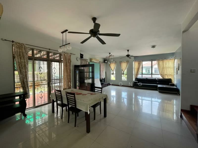 Rumah Berkembar untuk Dijual di Taman Mount Austin (Tebrau) - Daniel Yong - Living Room - PropertyGuru.com.my
