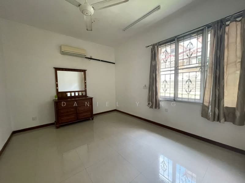 Rumah Berkembar untuk Dijual di Taman Mount Austin (Tebrau) - Daniel Yong - Bedroom - PropertyGuru.com.my