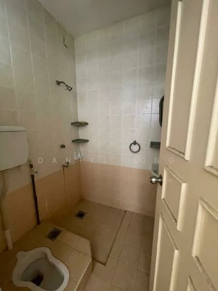 Rumah Berkembar untuk Dijual di Taman Mount Austin (Tebrau) - Daniel Yong - Bathroom - PropertyGuru.com.my
