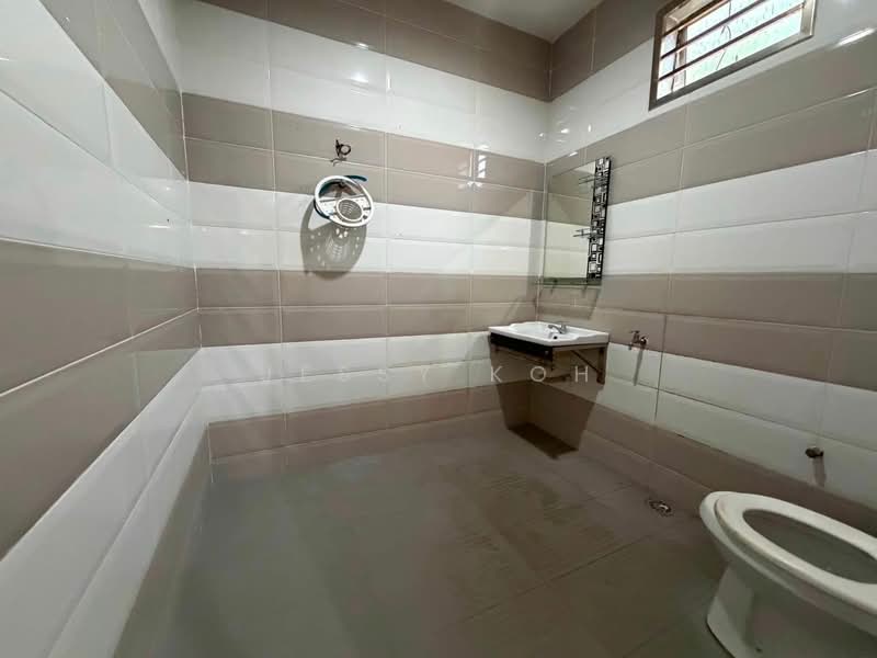 Rumah Teres 2 Tingkat untuk Disewa di Taman Pulai Utama (Skudai) - Jessy Koh - Bathroom - PropertyGuru.com.my