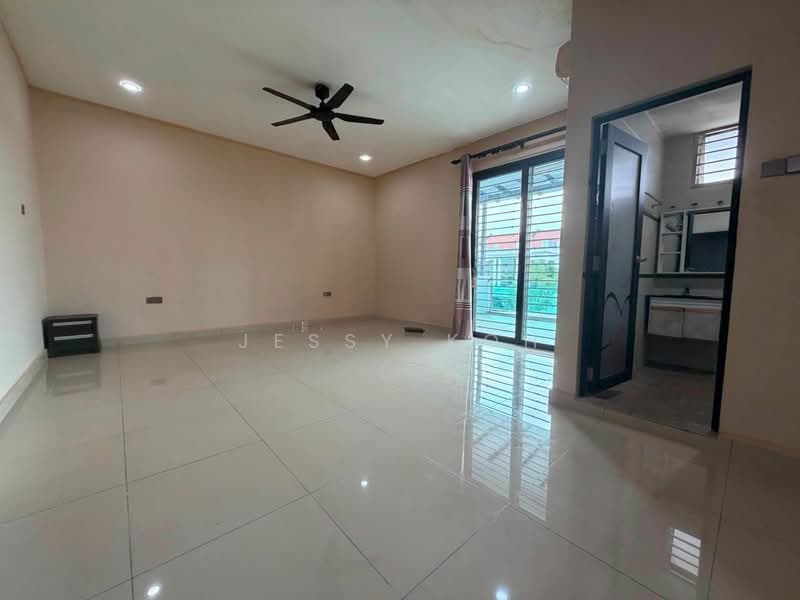 Rumah Teres 2 Tingkat untuk Disewa di Taman Pulai Utama (Skudai) - Jessy Koh - Living Room - PropertyGuru.com.my