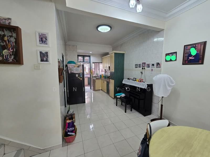 2-storey Terraced House for Sale in Taman Desa Cemerlang (Ulu Tiram) - Daniel Yong - Kitchen - PropertyGuru.com.my