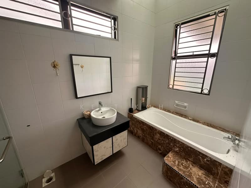 Cluster House for Sale in Johor Bahru (Johor) - Kent Koh - Bathroom - PropertyGuru.com.my
