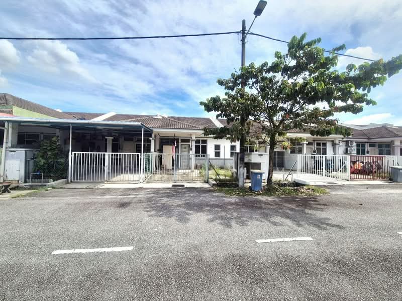 1-storey Terraced House for Sale in Bandar Saujana Putra (Tanjong Duabelas) - Hairi Halim - PropertyGuru.com.my