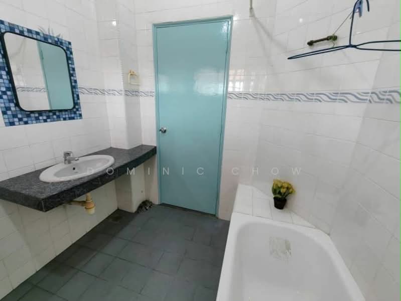 Semi-Detached House for Rent in Taman Perling (Perling) - Dominic Chow - Bathroom - PropertyGuru.com.my
