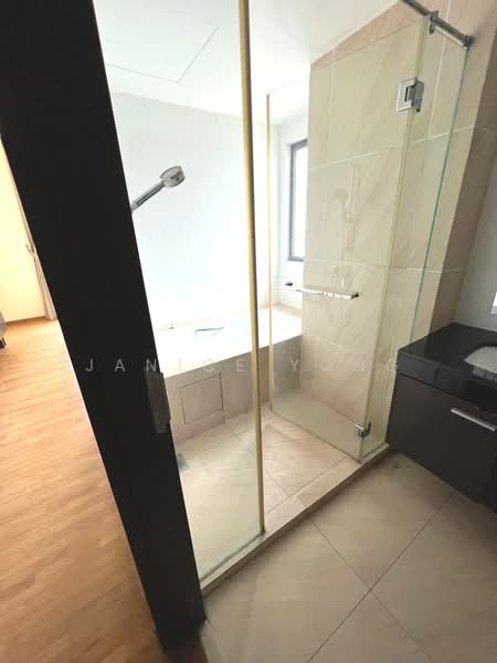 Pangsapuri untuk Dijual di Molek Pine 3 - Janice Yong - Bathroom - PropertyGuru.com.my