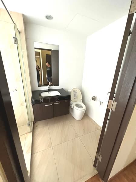 Pangsapuri untuk Dijual di Molek Pine 3 - Janice Yong - Bathroom - PropertyGuru.com.my
