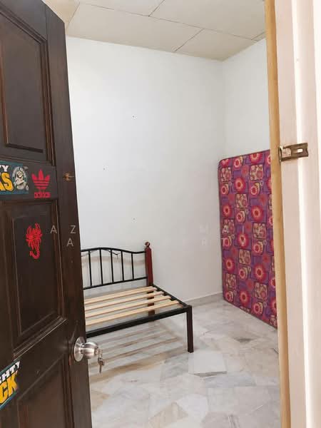 Rumah Teres 1 Tingkat untuk Dijual di Taman Desa Jaya (Johor Bahru) - Azlan Ismail aiproperty - Bedroom - PropertyGuru.com.my