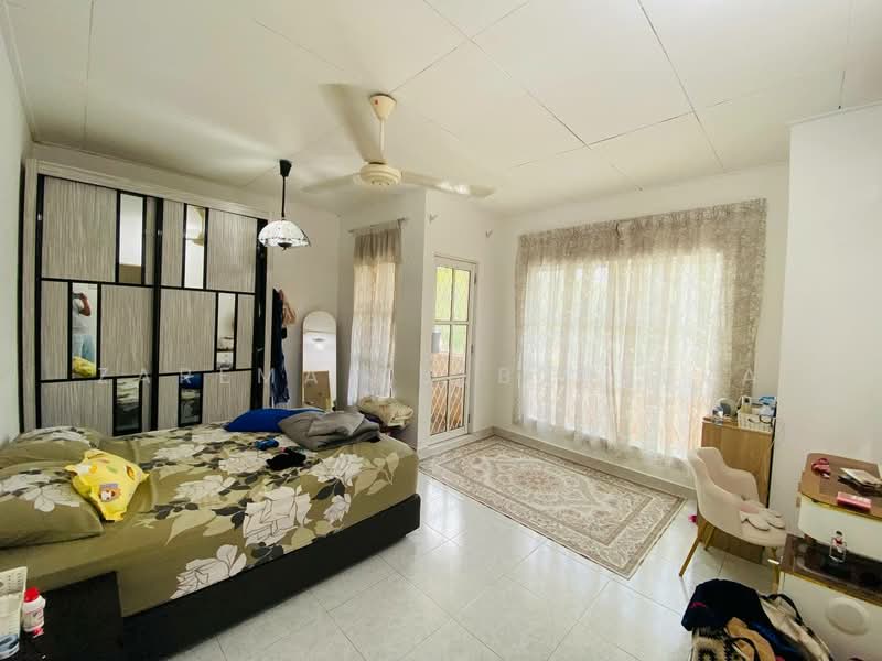 2-storey Terraced House for Sale in Bandar Kinrara Seksyen 2 (Bandar Kinrara) - Zarema Kulbuzheva - Bedroom - PropertyGuru.com.my