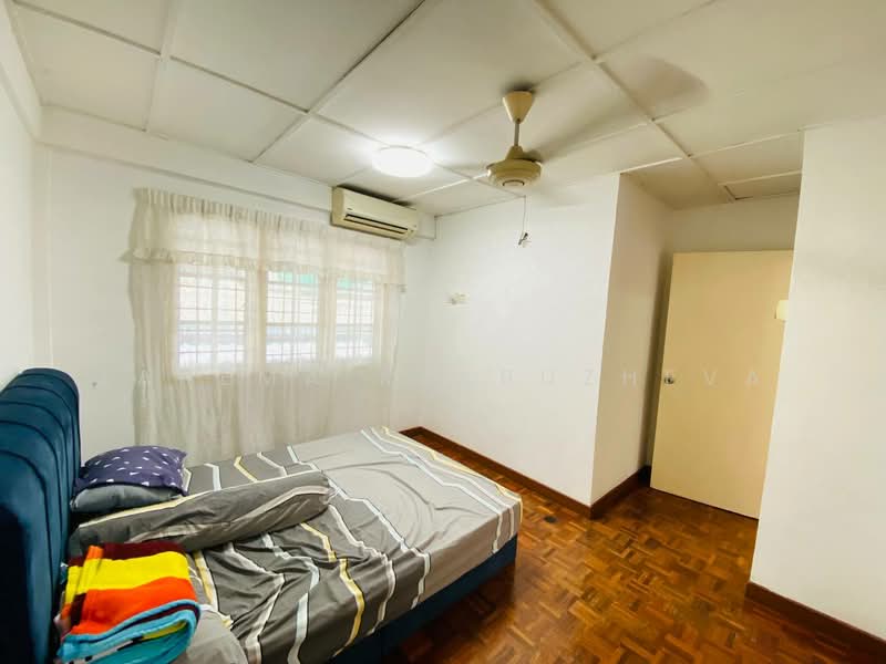 2-storey Terraced House for Sale in Bandar Kinrara Seksyen 2 (Bandar Kinrara) - Zarema Kulbuzheva - Bedroom - PropertyGuru.com.my