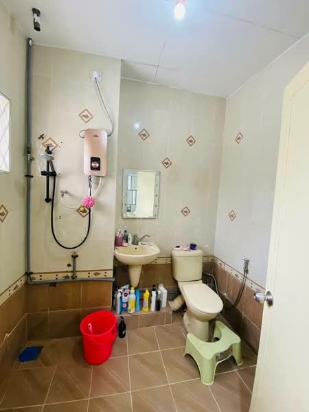 2-storey Terraced House for Sale in Bandar Kinrara Seksyen 2 (Bandar Kinrara) - Zarema Kulbuzheva - Bathroom - PropertyGuru.com.my