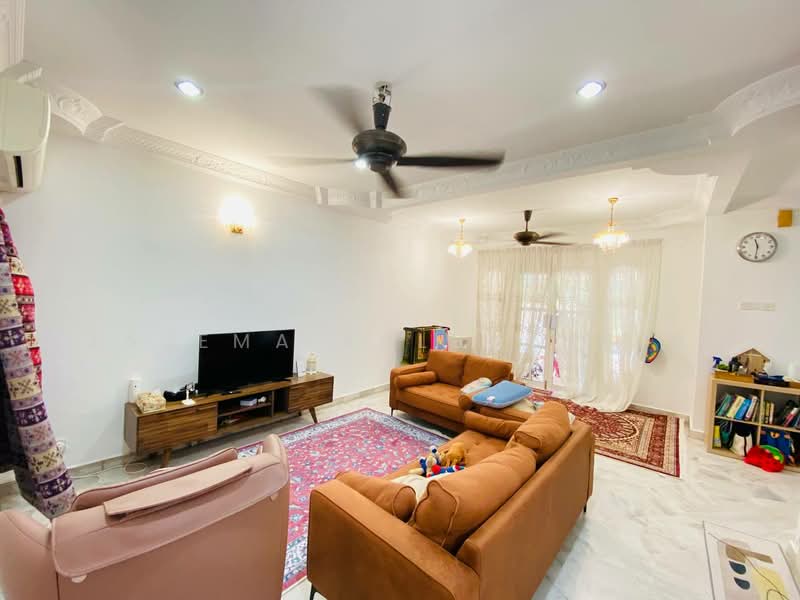 2-storey Terraced House for Sale in Bandar Kinrara Seksyen 2 (Bandar Kinrara) - Zarema Kulbuzheva - Living Room - PropertyGuru.com.my