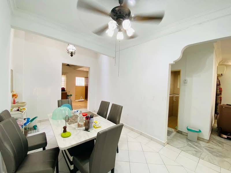 2-storey Terraced House for Sale in Bandar Kinrara Seksyen 2 (Bandar Kinrara) - Zarema Kulbuzheva - Dining Room - PropertyGuru.com.my