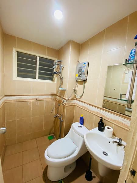 2-storey Terraced House for Sale in Bandar Kinrara Seksyen 2 (Bandar Kinrara) - Zarema Kulbuzheva - Bathroom - PropertyGuru.com.my