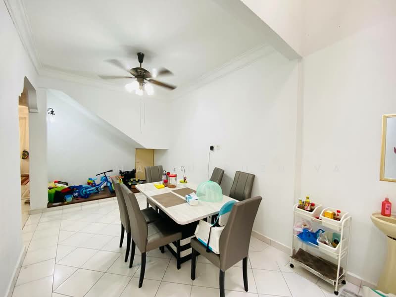 2-storey Terraced House for Sale in Bandar Kinrara Seksyen 2 (Bandar Kinrara) - Zarema Kulbuzheva - Dining Room - PropertyGuru.com.my