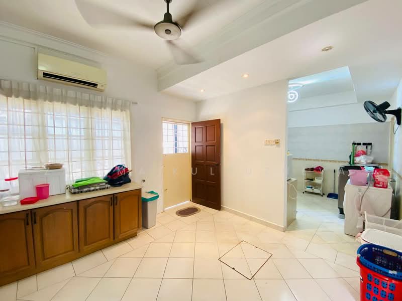 2-storey Terraced House for Sale in Bandar Kinrara Seksyen 2 (Bandar Kinrara) - Zarema Kulbuzheva - Kitchen - PropertyGuru.com.my